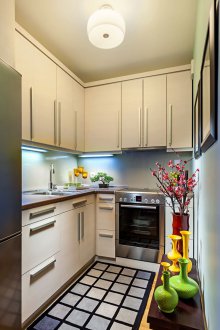 Кухня 6 кв.м с висящи шкафове