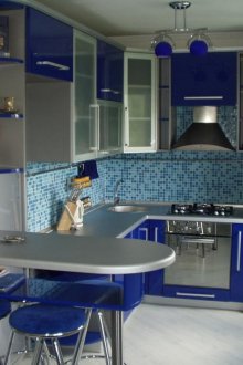 Кухня 6 кв.м синьо