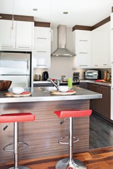 Кухня 6 кв.м с бар за закуска