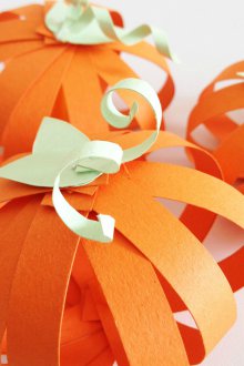 Тикви за Хелоуин, направени от хартиени панделки