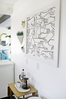 Черно-бели остатъци от тапети в интериора