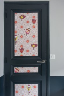 Декор за врати с остатъчен тапет