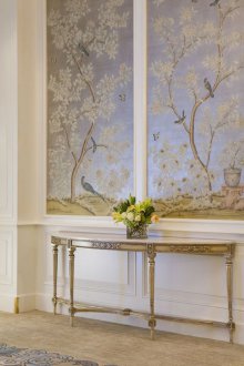 Останки от копринен тапет в интериора