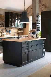 Черна кухня в частна къща 2019