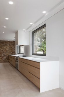 Кухня в стил минимализъм в частна къща