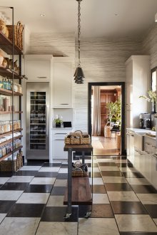 Кухня с рафтове в частна къща