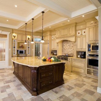 Резбована кухня в частна къща