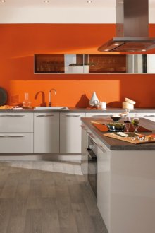 Сива кухня в частна къща