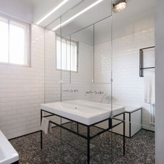 Бяла баня с черен под