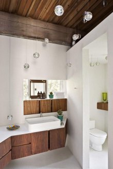 Бяла баня с дървени мебели