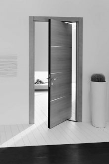 Въртяща се черна интериорна врата