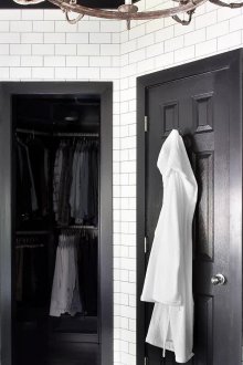 Черни врати в бяла баня