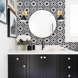 Черно-бели тапети в банята