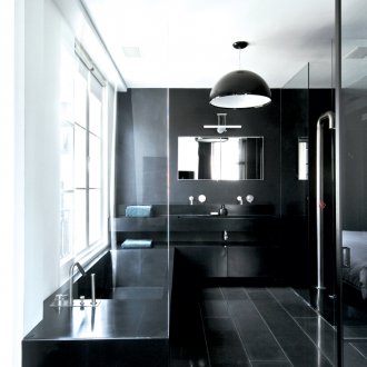 Черно-бяла тапицерия за баня