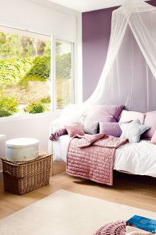 Сенник в детската стая за момиче