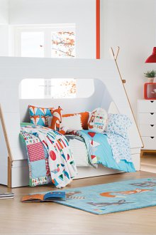 Детска стая за момиче с легло под формата на къща