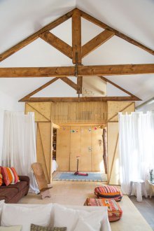 Детска стая за момиче на тавана