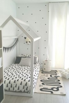 Детска стая за момиче в монохромен стил