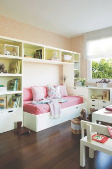 Детска стая за момиче с рафтове