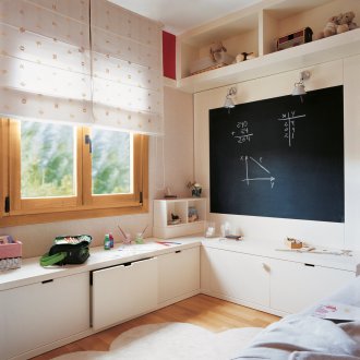 Детска стая за момичета с гардероби