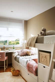 Детска стая за момиче с маса