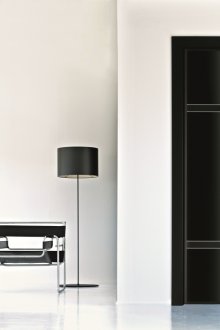 Черна входна метална врата