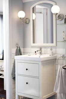 Cermin bilik mandi putih