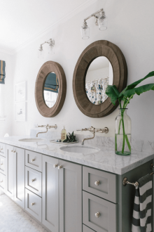 Cermin bilik mandi pepejal