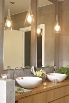 Cermin bilik mandi dinding dipasang