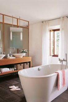 Cermin bilik mandi berpusing