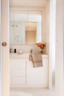 Cermin bilik mandi tiga bahagian