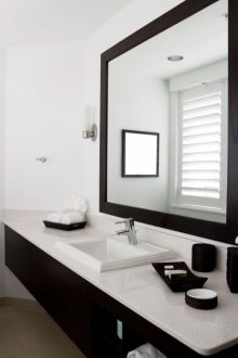 Cermin di bilik mandi wend