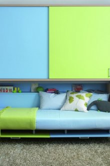 어린이용 녹색 파란색 변형 침대