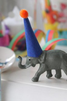 Making a children's birthday with figures