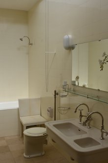 Баня с плочки с душ