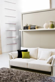 거실의 회색 컨버터블 옷장