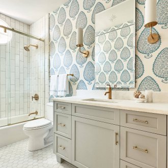 Комбинирана баня с метална арматура