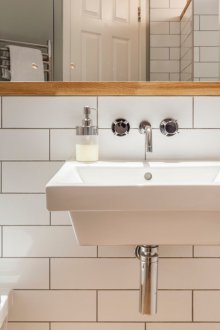 Комбинирана баня с окачени тела