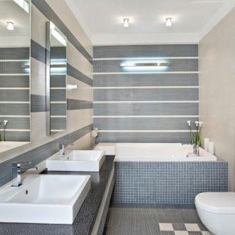 Комбинирана баня сиво-бяла