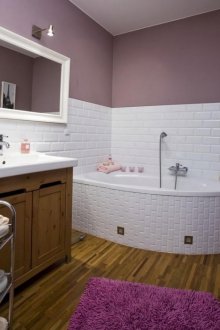 Комбинирана баня с ъглова вана