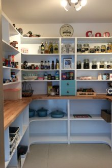 Складово помещение с рафтове