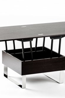 커피에서 나무와 금속으로 만든 식탁으로 변신하는 식탁