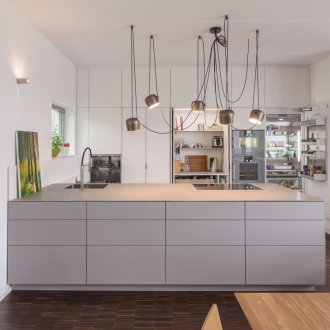 Дизайн на кухня сив 2019г