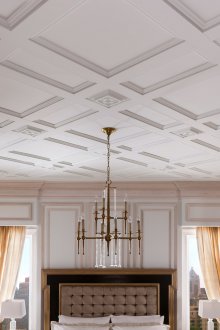 Плинтус на тавана бежов