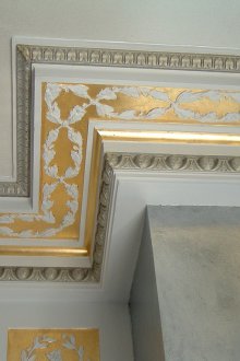 Плинтус на тавана декоративен