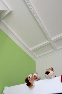 Плинтус на тавана на детската стая