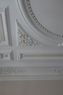 Плинтус за таван