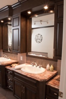 Kabinet bilik kayu pepejal