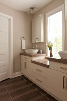 Kabinet bilik mandi ringan