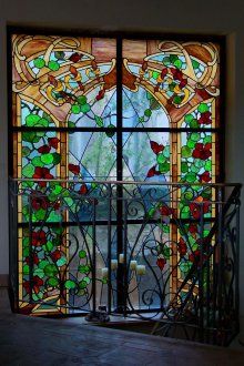 Декоративен витражен филм на стълбищния прозорец